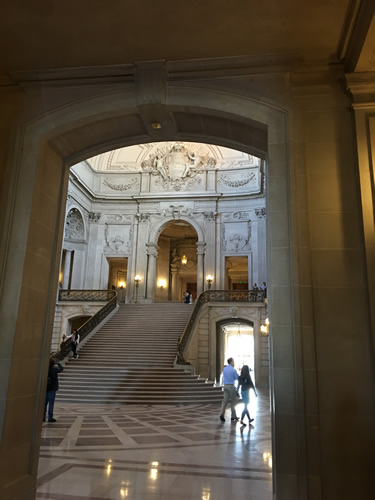 <strong>San Francisco City Hall, </strong>San Francisco, U.S.A. 1915. Designed by <a href='https://en.wikipedia.org/wiki/Arthur_Brown,_Jr.' title='Arthur Brown, Jr.'>Arthur Brown, Jr.</a> of Bakewell & Brown, Architects. See: <a href='https://en.wikipedia.org/wiki/San_Francisco_City_Hall'>https://en.wikipedia.org/wiki/San_Francisco_City_Hall</a>