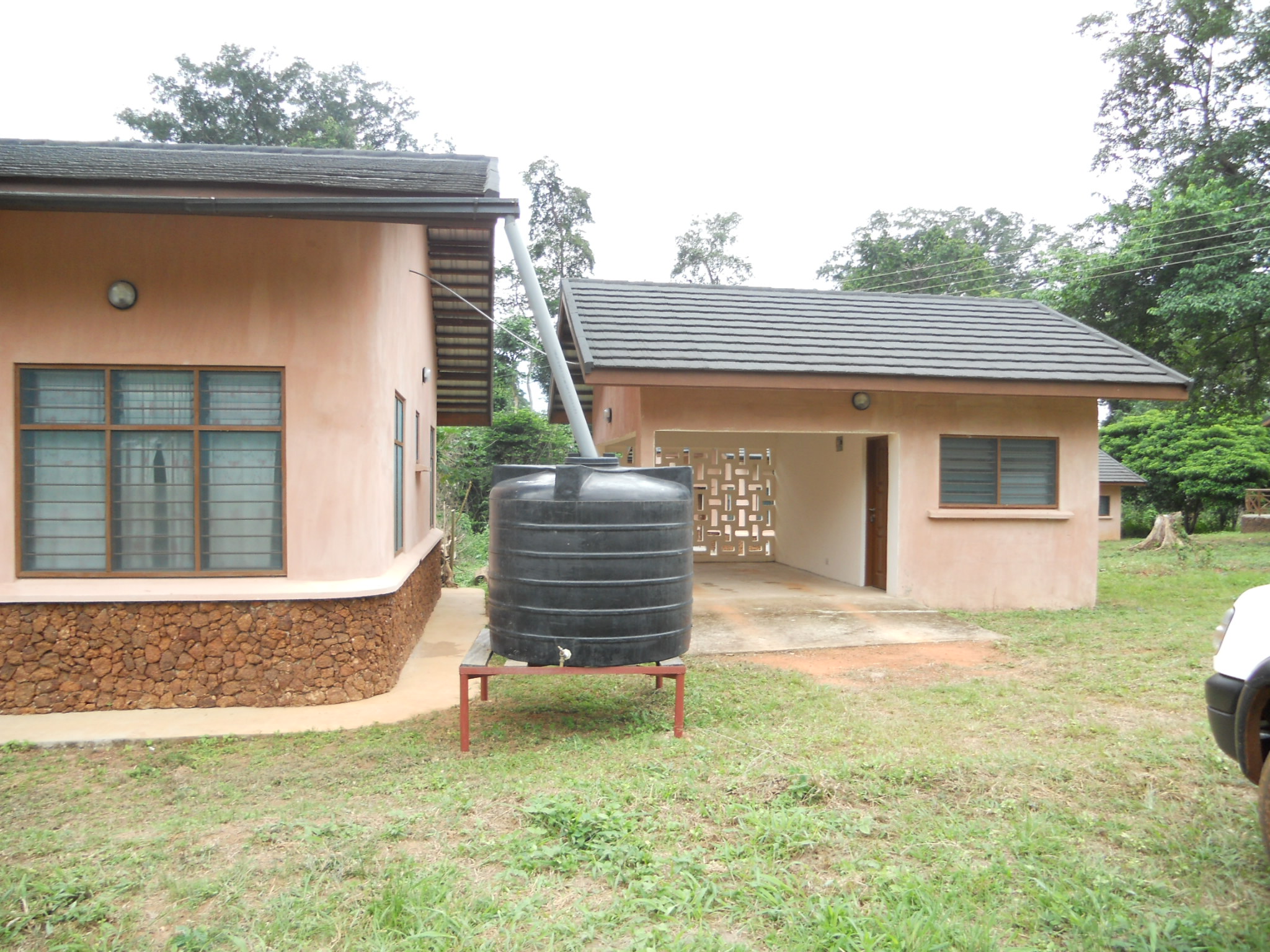 <p>S. Tetteh + Associates Architects, Accra, Ghana. Low-cost housing project for rangers and conservation staff at the Bia and Ankasa Reserves, Juabeso-Bia district, southwest Ghana.</p>