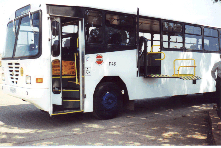This prototype lift-equipped bus serves Mamelodi Township in South Africa. Note the excellent use of contrasting colors.<br>Photo by T. Rickert, courtesy of DFID (UK) and TRL (UK).