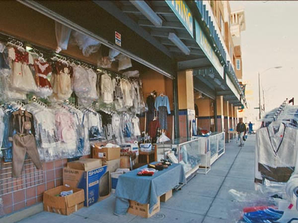 Vending stalls, Hismen Hin-Nu Terrace, Oakland, CA, USA, Pyatok Architects, 1995