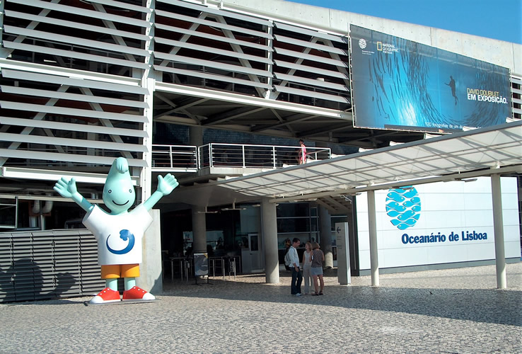 <strong>Oceanário de Lisboa, </strong>Lisbon, Portugal. The largest indoor aquarium in Europe. Designed by Cambridge Seven Associates led by American architect Peter Chermayeff.